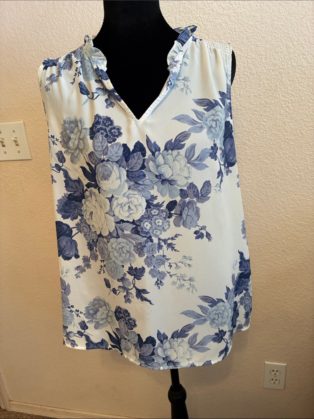 Dalia Blue Floral Sleeveless Blouse – Size L